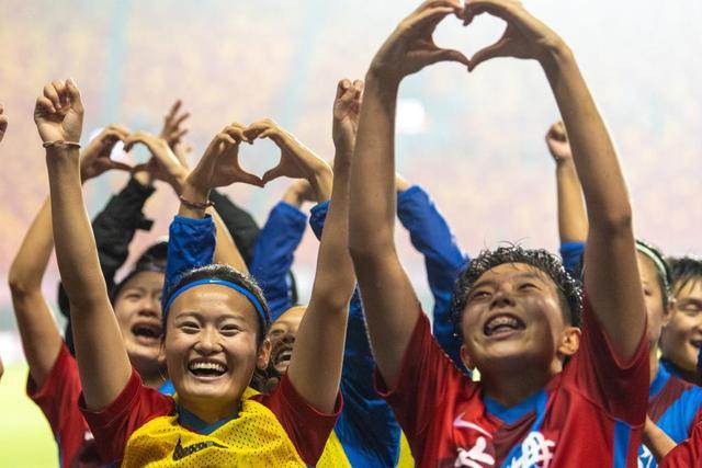 希罗34分热火力克骑士 黄蜂险胜步行者止8连败