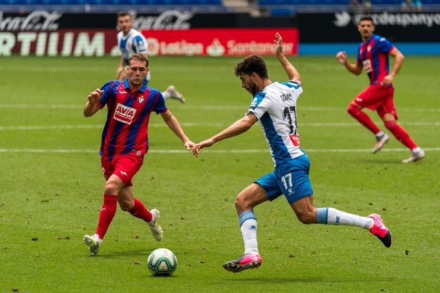 骑士力克步行者锁定季后赛 76人7连胜追平魔术